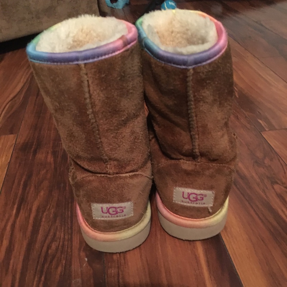 UGG Rainbow Trim Short Suede Boots Women’s 5